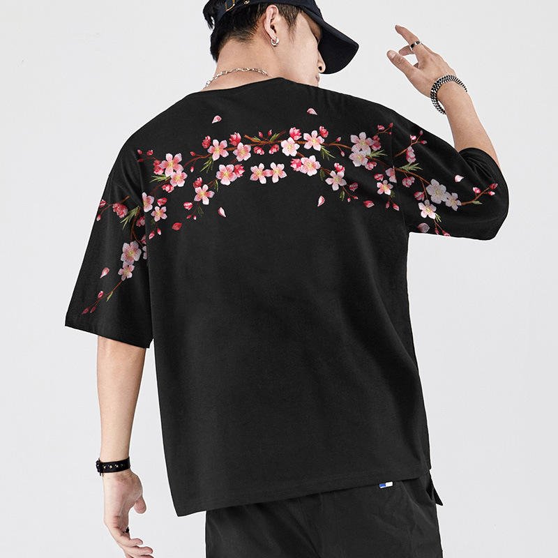 New Spring/Summer 2026 Chinese Trend brand loose plum blossom embroidered short-sleeved T-shirts for men and couples, summer half-sleeved details Picture