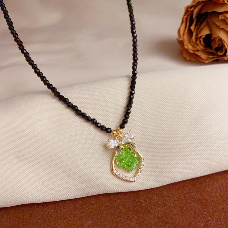 French style, versatile green square diamond black crystal necklace, trendy, light luxury, niche collarbone chain, fashionable and internet-famous necklace details Picture