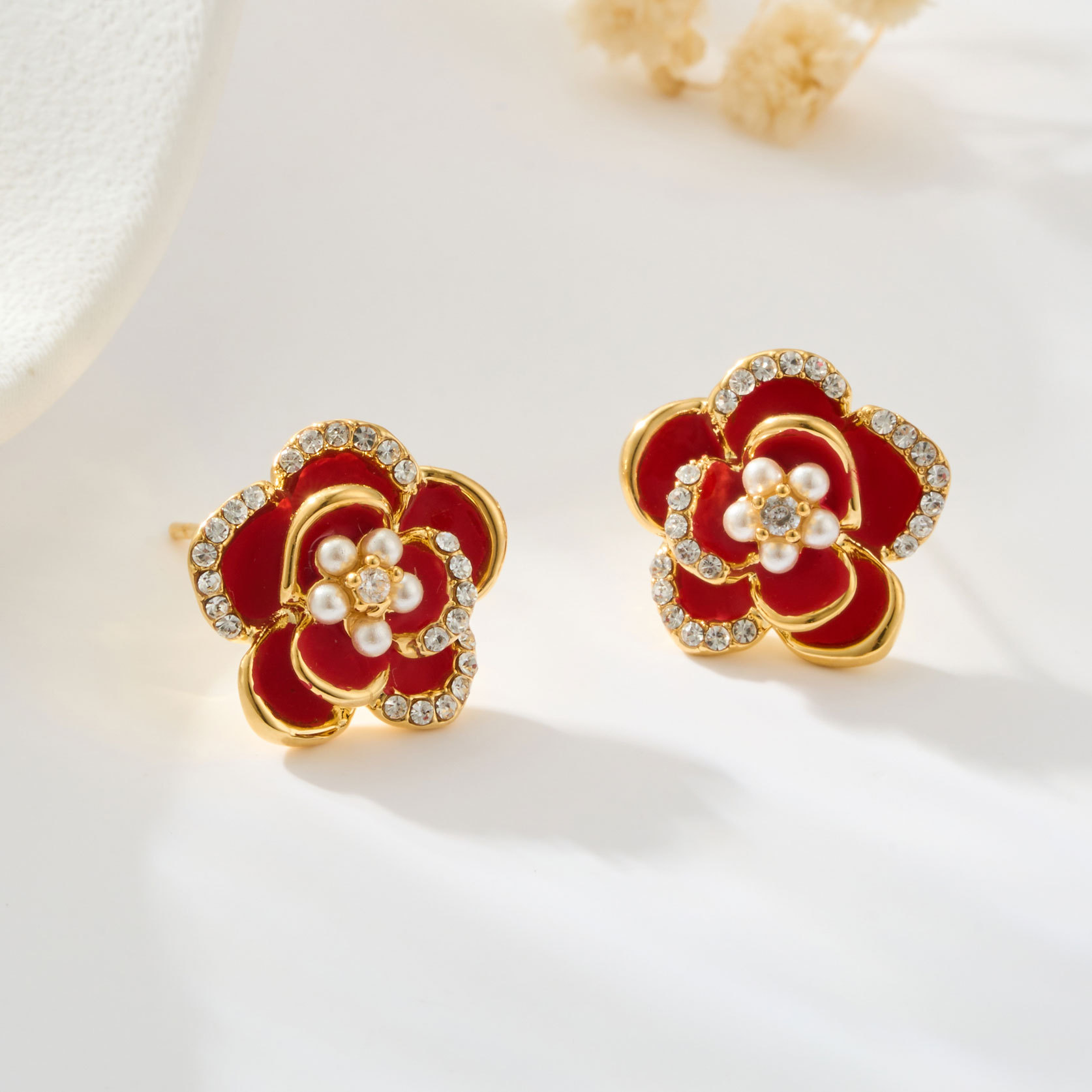French retro camellia stud earrings, copper alloy, real gold electroplated, slightly inlaid zircon S925 silver needle enamel oil drop earrings