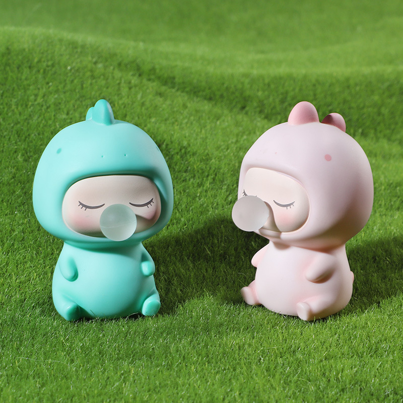 Cute vinyl figurines, cake baking decorations, little dinosaurs, bubble-blowing soft furnishings, and creative home dolls for the living room details Picture