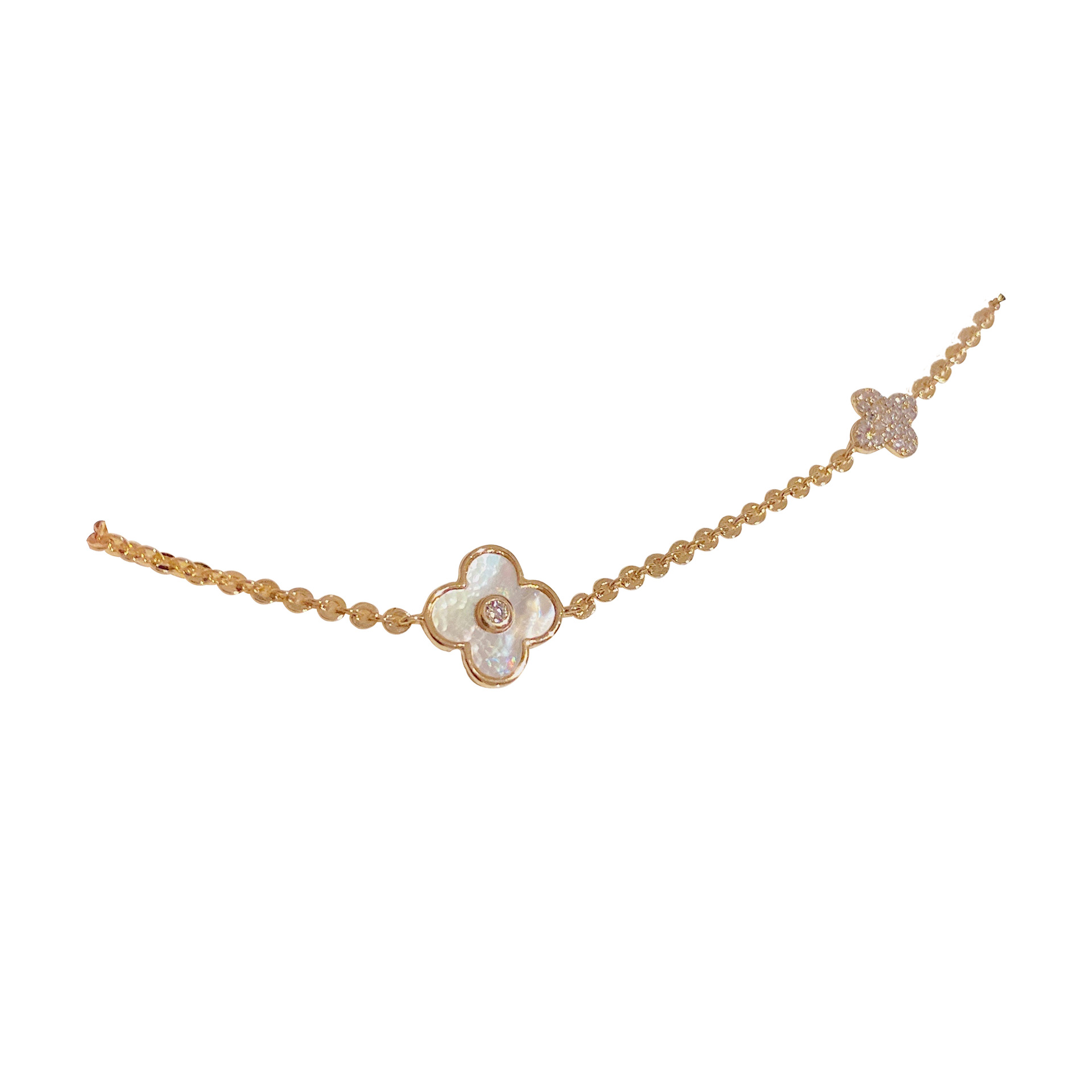 A trendy, fashionable and fresh, slightly inlaid zircon shell four-leaf flower bracelet, a light luxury and niche individual and elegant accessory Item Picture