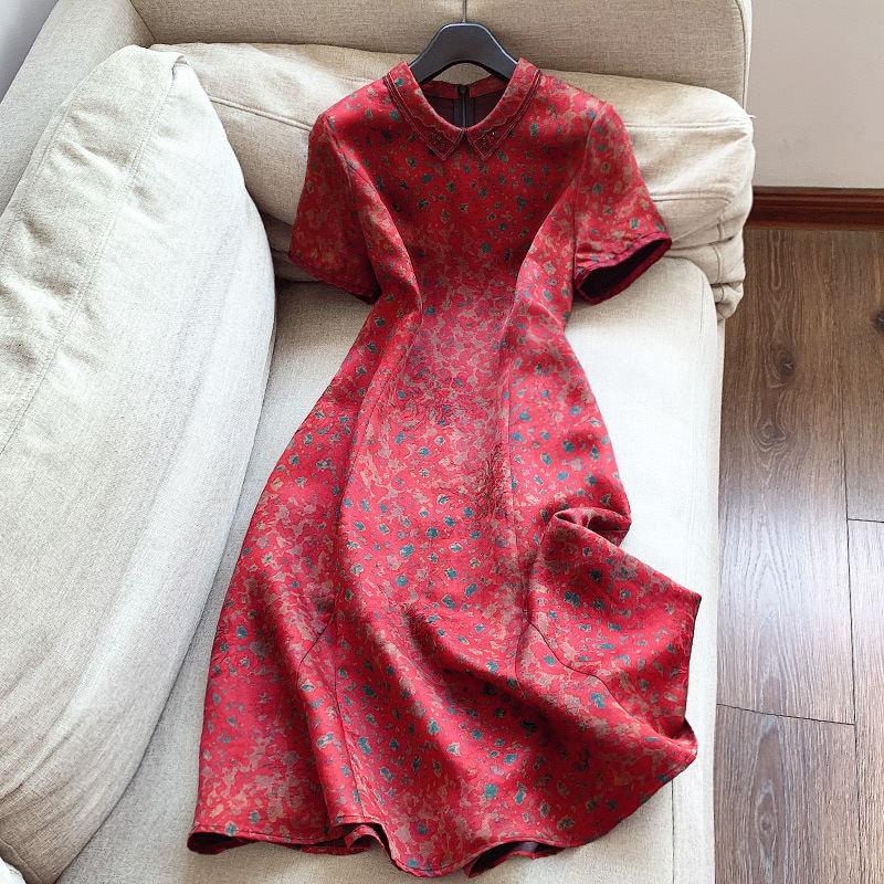 旗袍/加绒连衣裙/连衣裙子加绒/秀禾服v领/羽绒服旗袍产品图