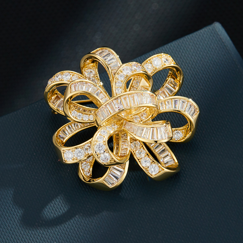 A high-end, slightly set zirconium three-dimensional bow brooch, a fashionable and versatile suit jacket accessory with a new brooch Application Scenario