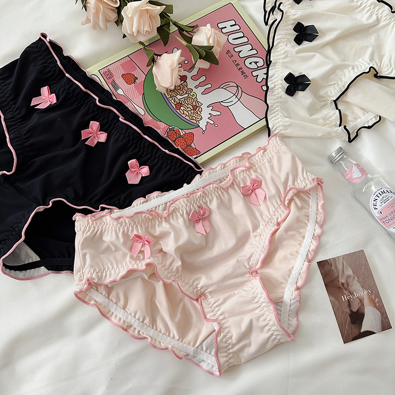 The new autumn collection of girls' underwear features pure cotton antibacterial crotch, sweet bow, mid-waist triangular shorts for girls, breathable and snappy