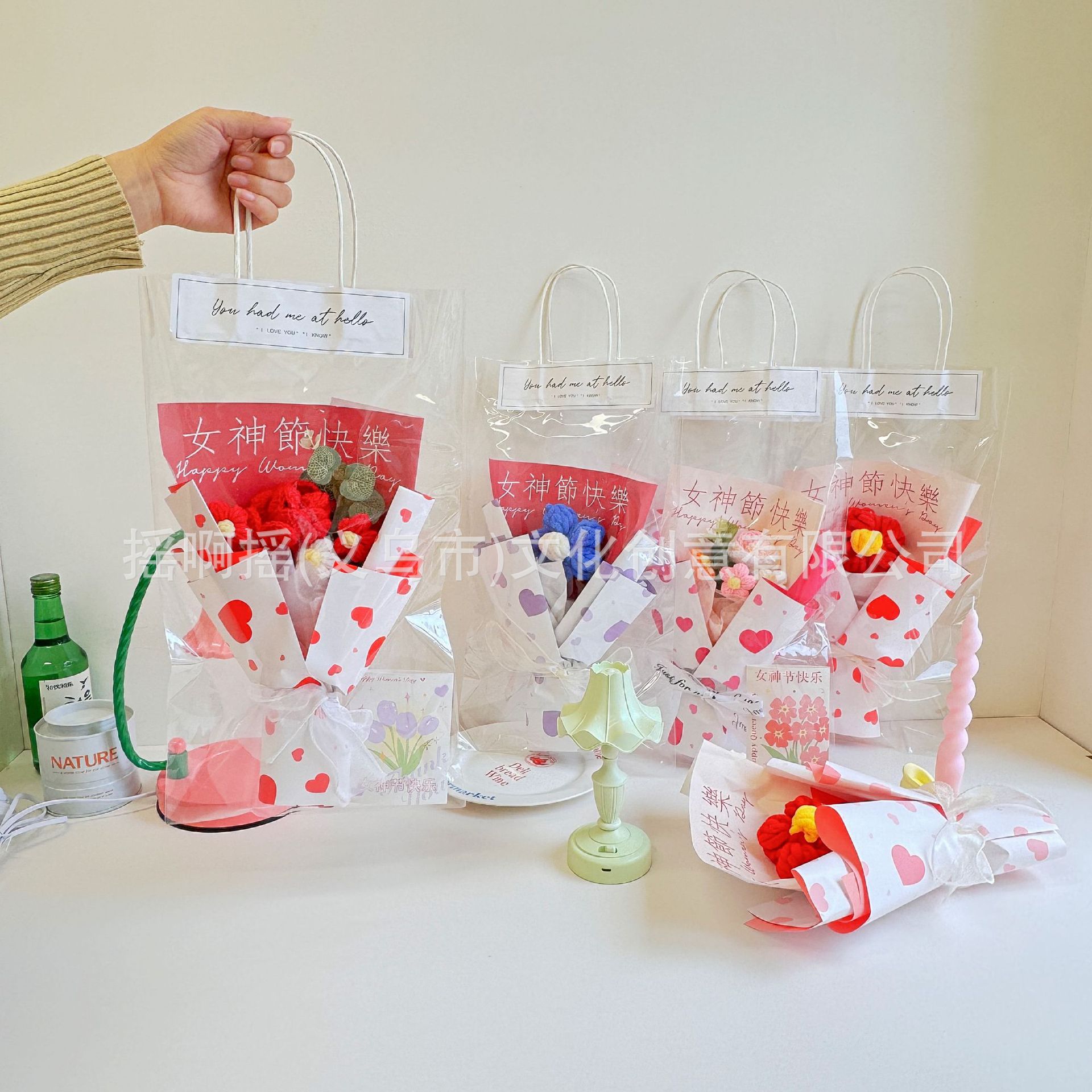 手提针织花束女神节三八妇女节花束公司团购礼品针织花束创意摆摊