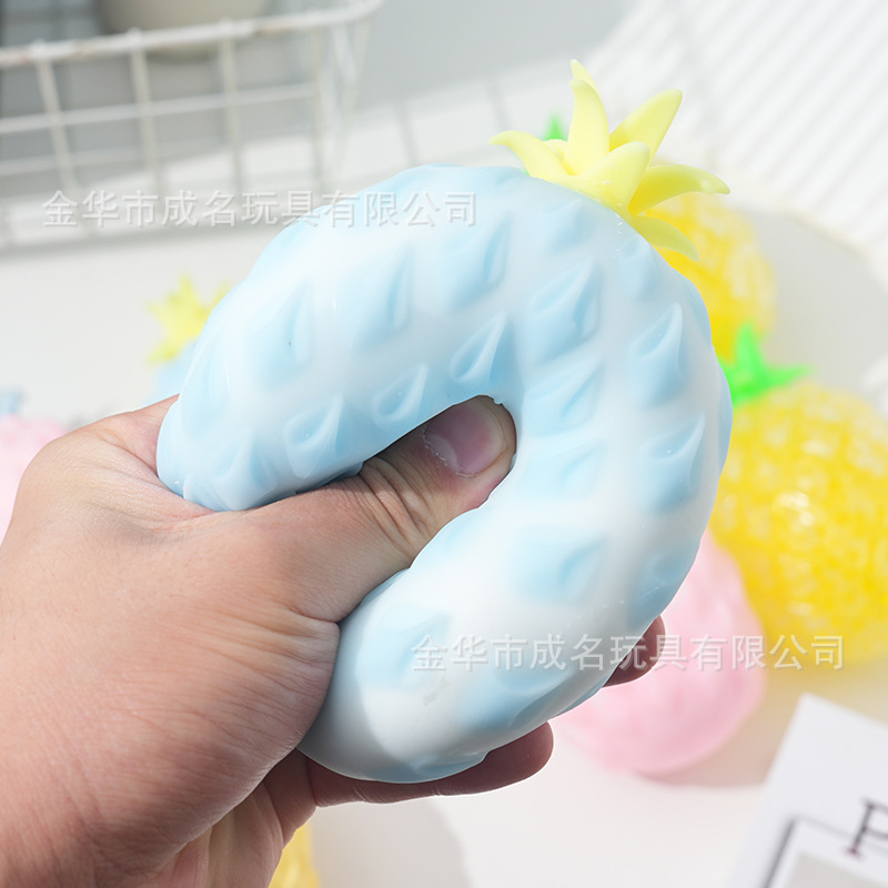 Wholesale of popular simulation pineapple release balls, fruit squeezing and pinching fun stress-relieving gadgets, stress-relieving soft rubber children's toys Application Scenario