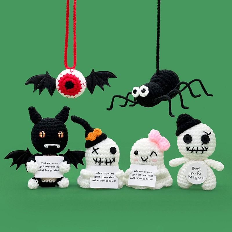 Wholesale and customization of white ghost-shaped crocheted dolls, plush toys and trendy toys Application Scenario