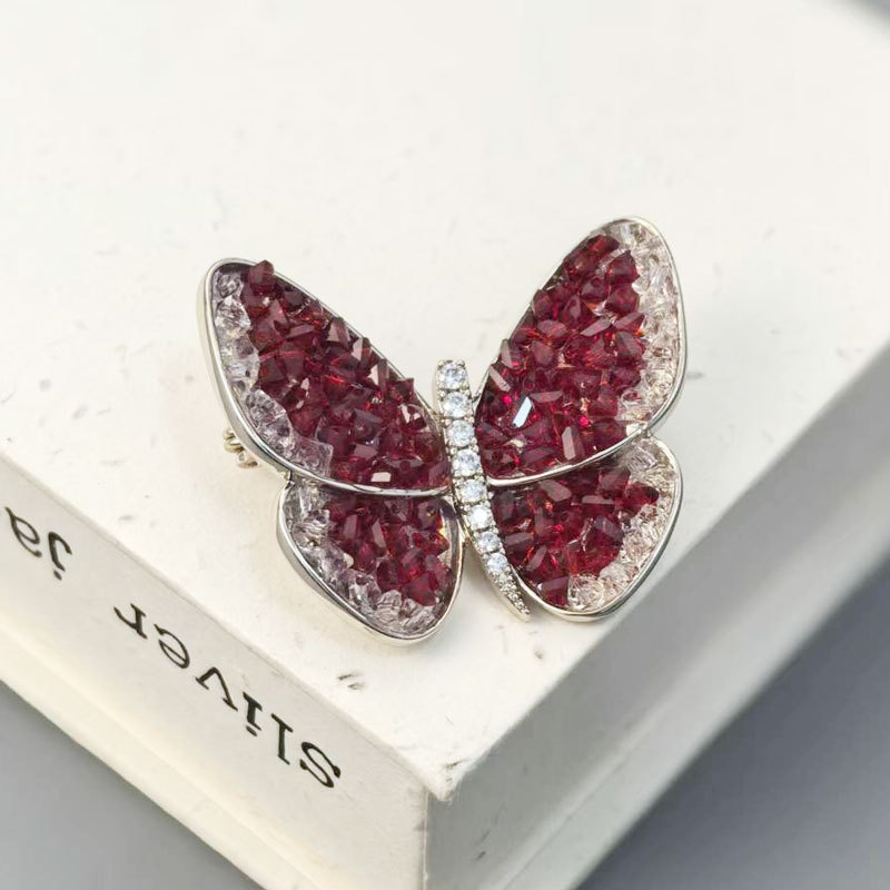 Fashionable and elegant crystal butterfly brooch, niche and light luxury insect corsage, personalized and creative brooch accessories Application Scenario