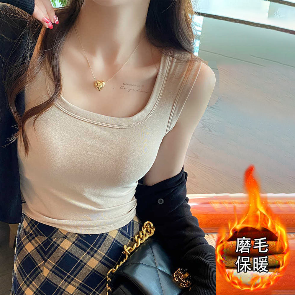 For autumn and winter, wear a Korean-style fleece, warm, brushed, wide-shoulder, backrest lingerie with a base layer, a slim sleeveless, muscular, square-neck top full figure
