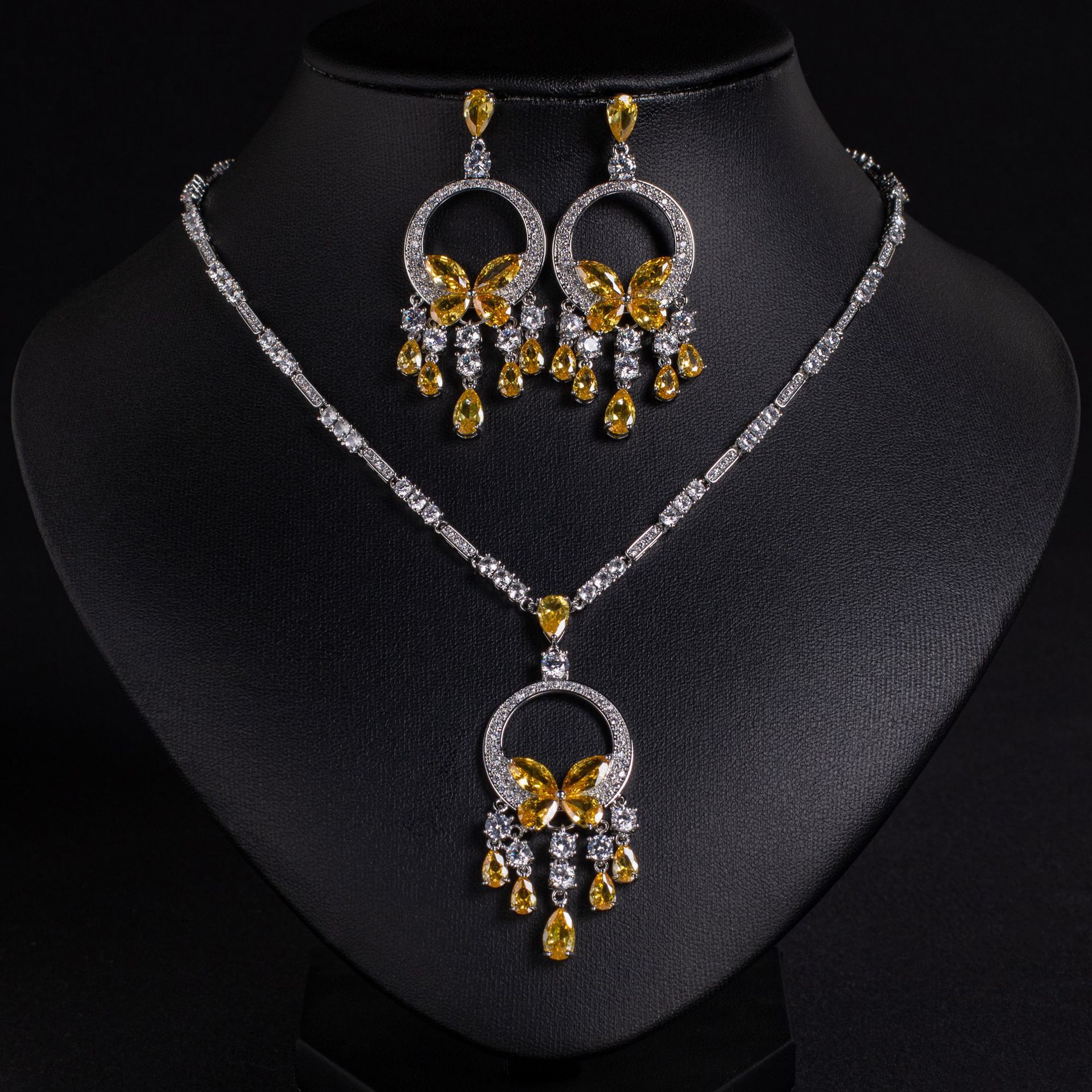 The zircon tassel necklace of the same style as cross-border jewelry is a high-end and versatile accessory for women. It is a niche, light luxury and high-end collarbone chain Specification image