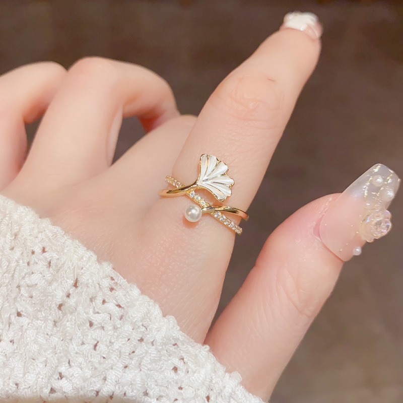 Light luxury micro-inset zircon ginkgo leaf pearl open-mouth ring, a popular and unique design sense index finger ring accessory wholesale