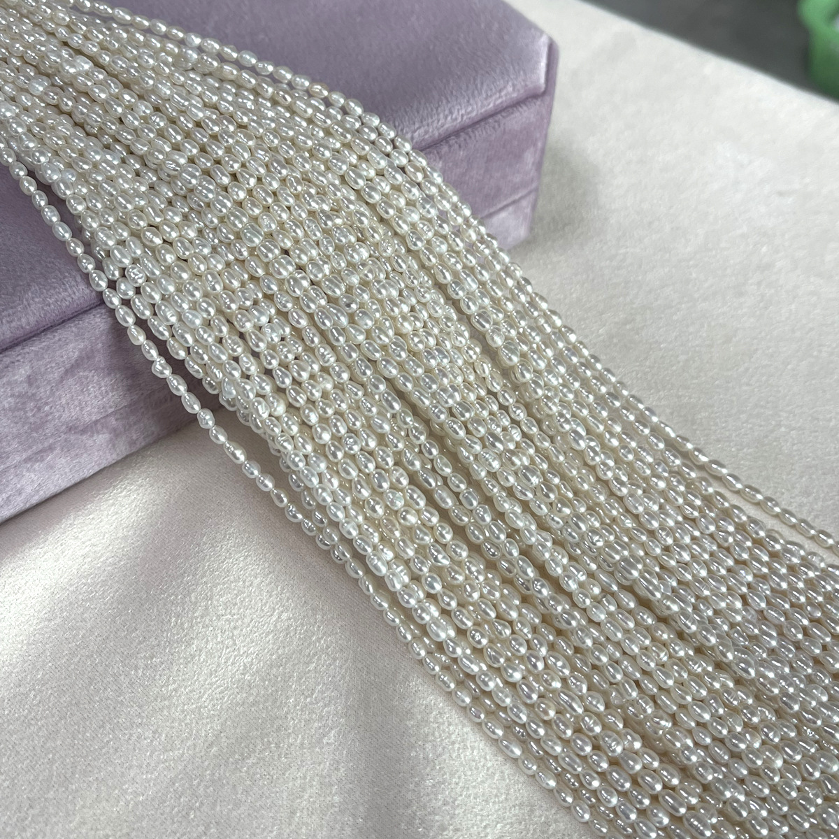 DIY semi-finished beads of 2-2.5mm3A ultra-fine pearl Aurora with a cool white light natural freshwater pearl details Picture