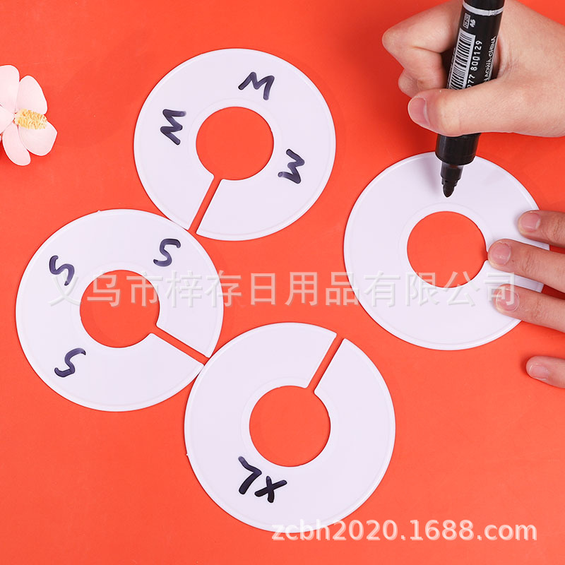 出口外贸塑料圆形衣柜衣服尺码分隔器多功能衣架固定卡扣分隔环产品图