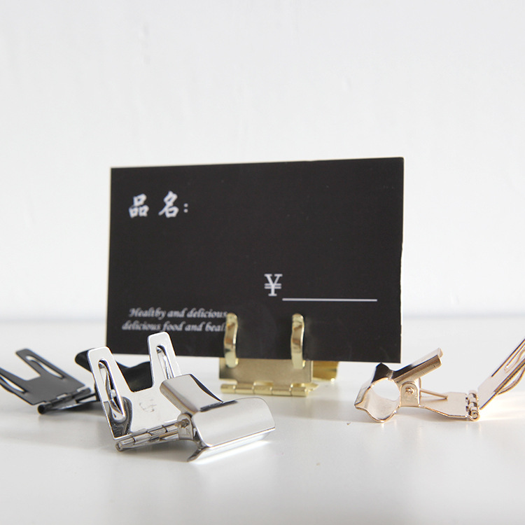Bread price tag, bakery price tag, non-rusting pop clip, metal advertising clip, wing-shaped clip, cake label clip, pastry store price tag stand, dessert counter product label base, catering display price tag auxiliary accessories Application Scenario