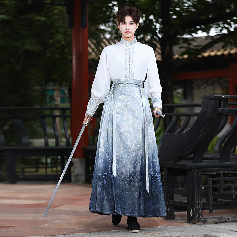 وقد تحولت تنورة الحصان، نصف الشكل الصيني الجديد، إلى بدلة للبالغين Application Scenario