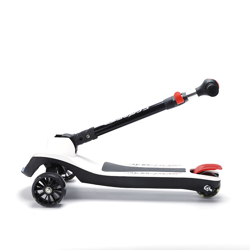 Factory direct supply of children's three-wheeled stable scooters, foldable scooters, and toddler yo-yos in stock for wholesale Application Scenario