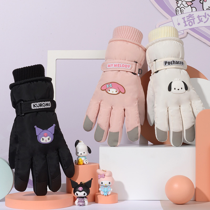 New ski gloves for women in autumn and winter, thickened fleece cotton windproof and warm, cartoon creative touch screen adult gloves Application Scenario