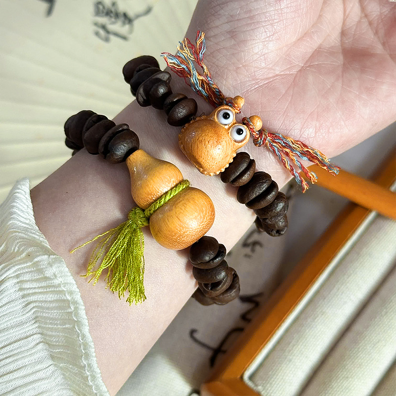Fun coffee bean cat paw beaded bracelet, New Chinese-style design, handcrafted gourd plum blossom bracelet, versatile bracelet Application Scenario