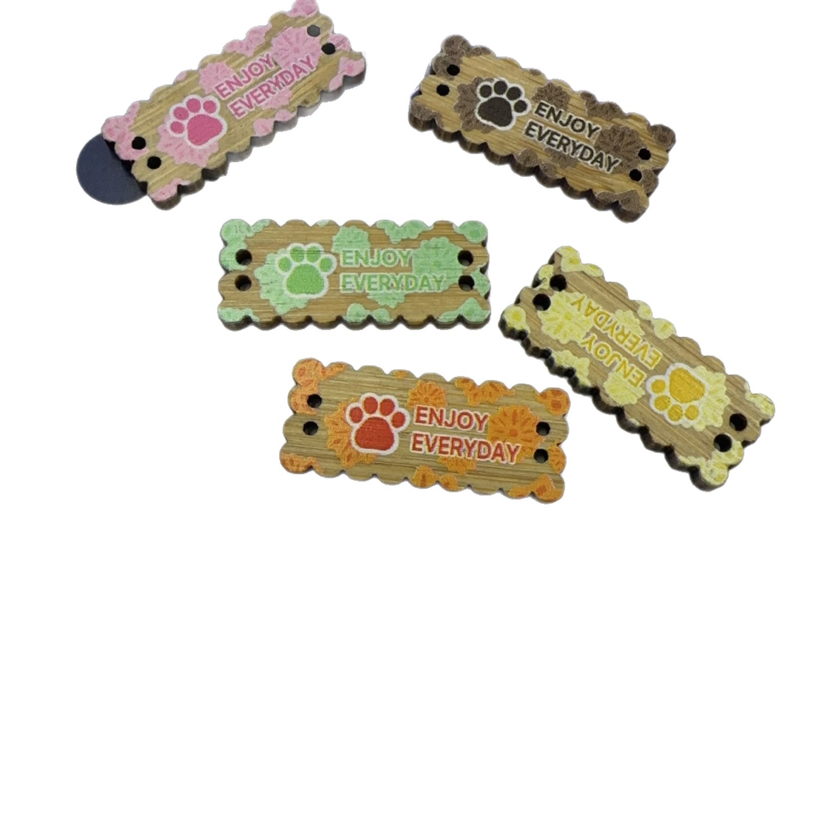 d jewelry accessories: Bamboo, wood, printed, handcrafted characters, wooden nameplates, solid wood buttons, various shapes in stock Item Picture