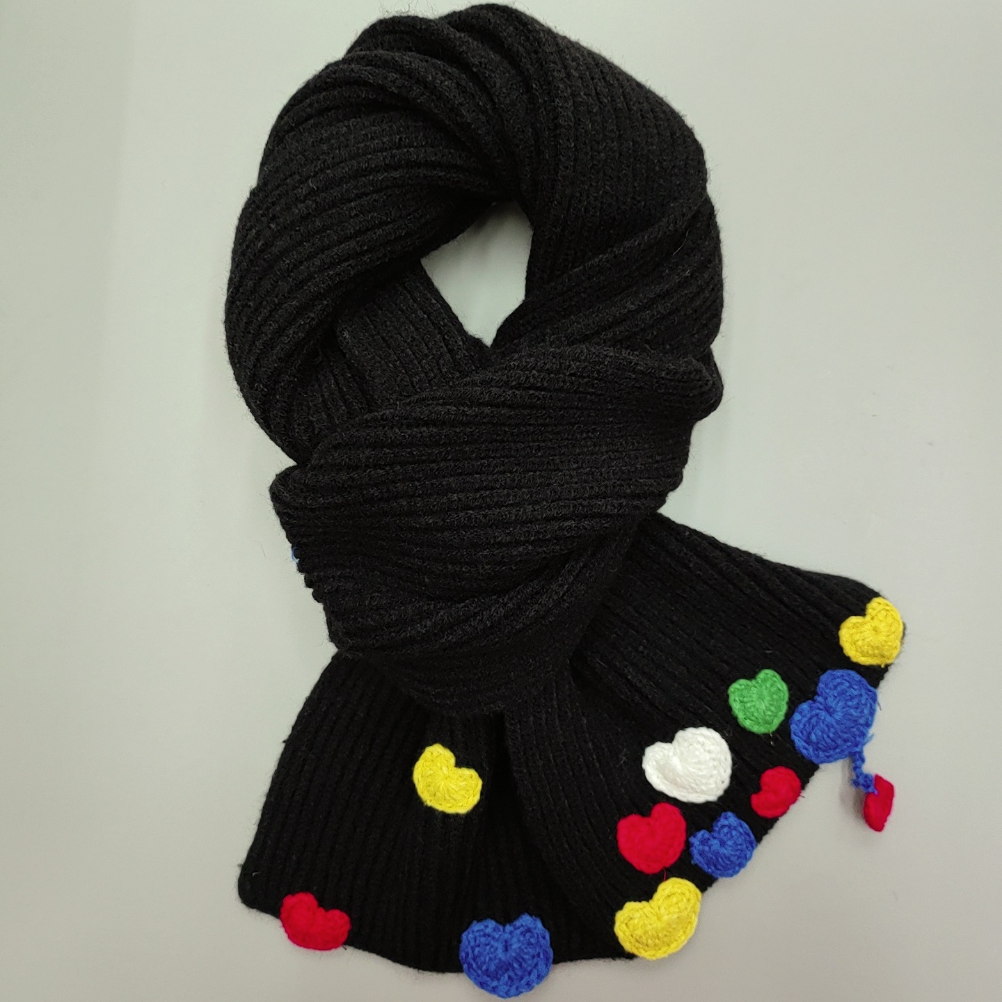 New three-dimensional, colorful handcrafted heart-shaped, cute and warm knitted scarf for students, Japanese-style sweet autumn and winter scarf for women