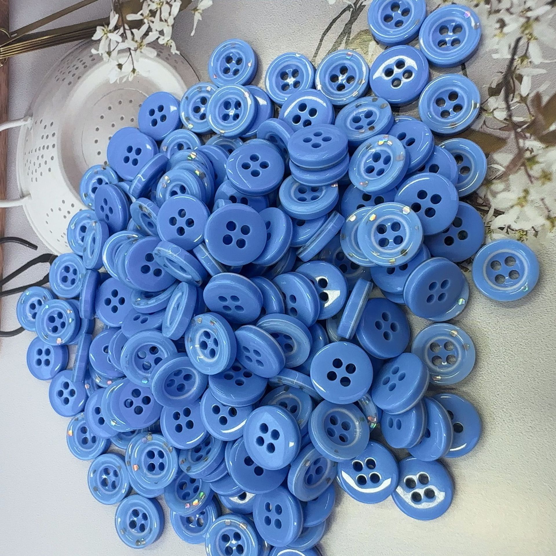 Junkai Four-Eye baby Blue frame Fine Flash cute button sewing baby clothes diy Hair band bracelet Pendant button details Picture