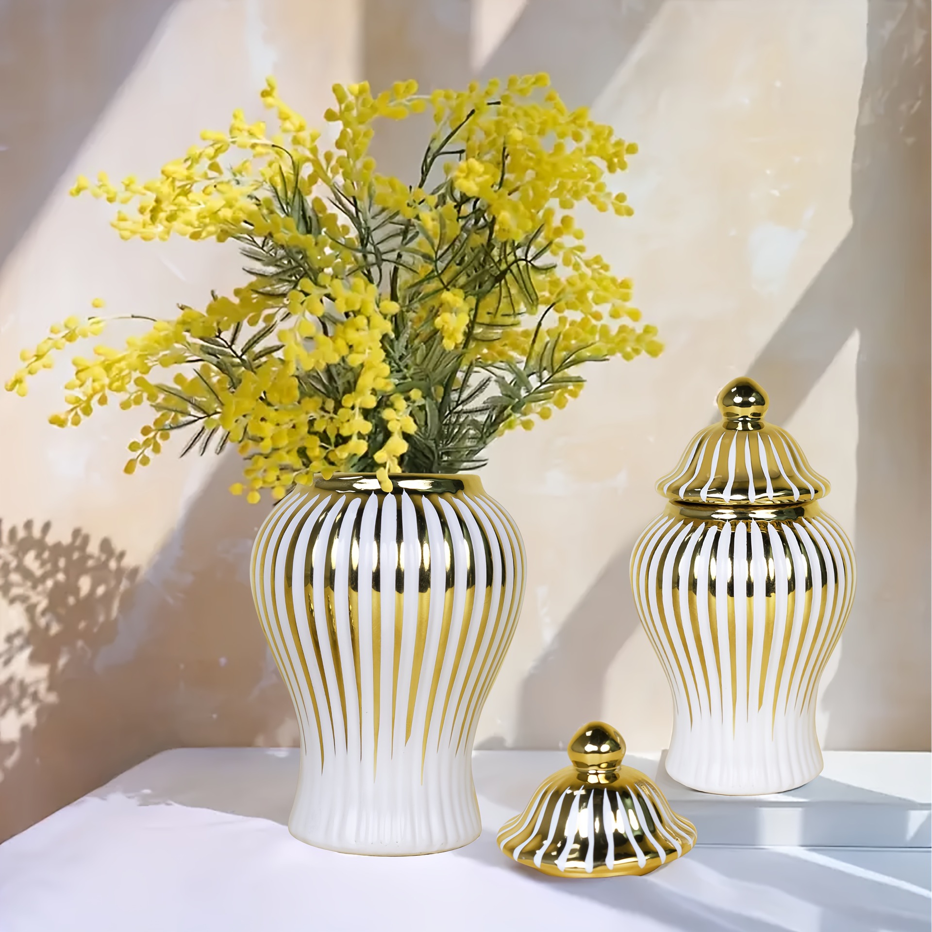 اما المصنوعات اليدوية الخزفية الاوروپية، فتُستعمل في الورود الزهرية الذهبية Specification image