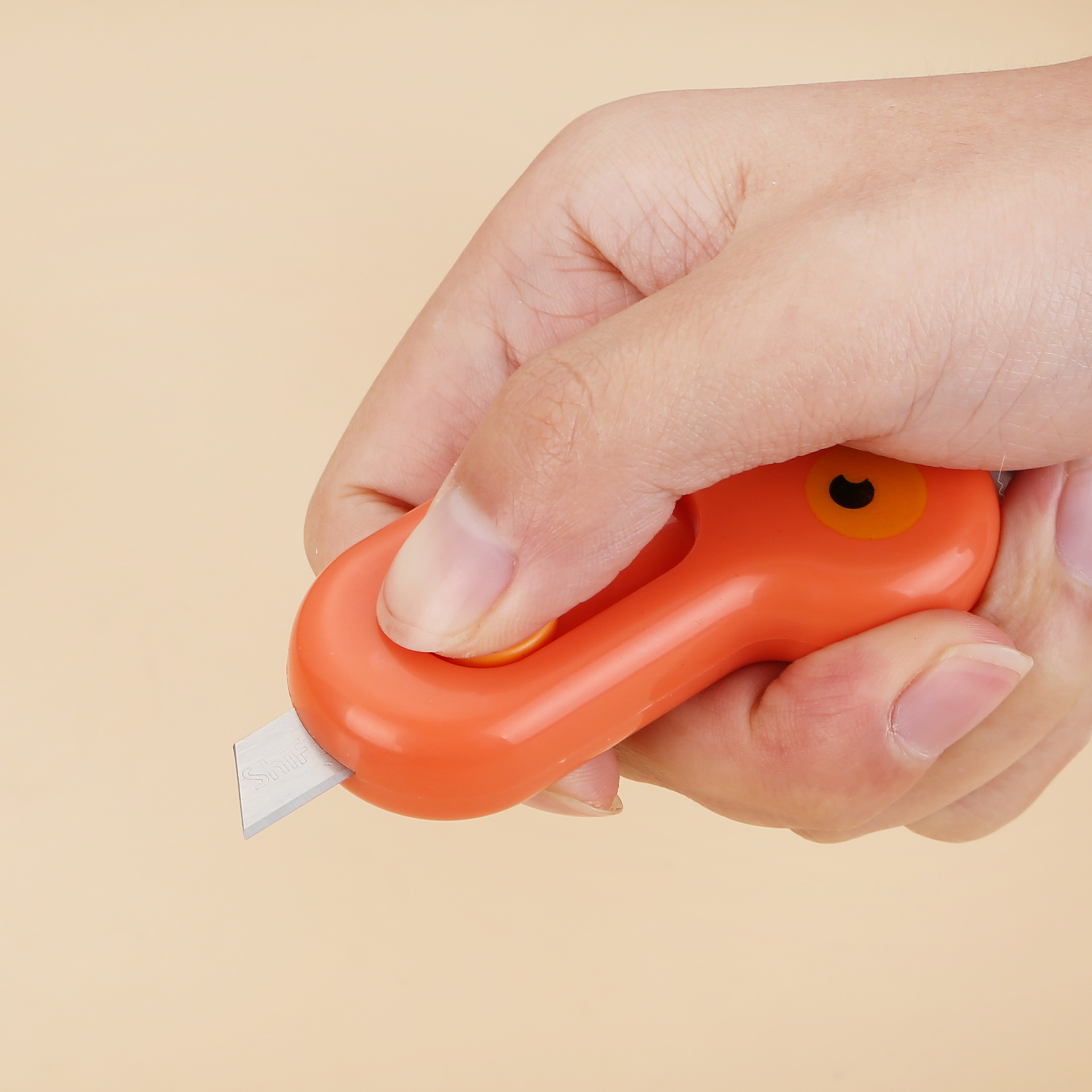 Pioneer 8133 Little Dinosaur Mini Utility Knife Premium Card Pack, Express delivery, open package, Carry around, office paper cutting Application Scenario