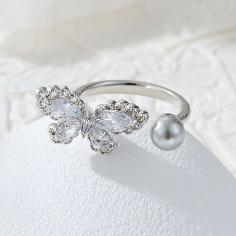 A light luxury and high-end lace-trimmed butterfly pearl open ring, copper alloy inlaid with zircon, adjustable index finger ring Application Scenario