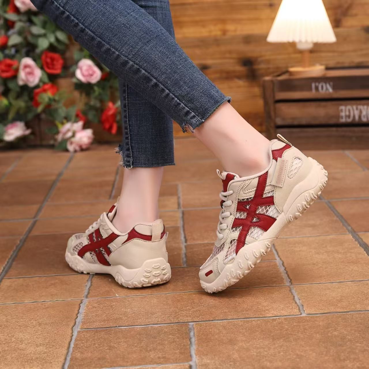 运动休闲鞋实物图