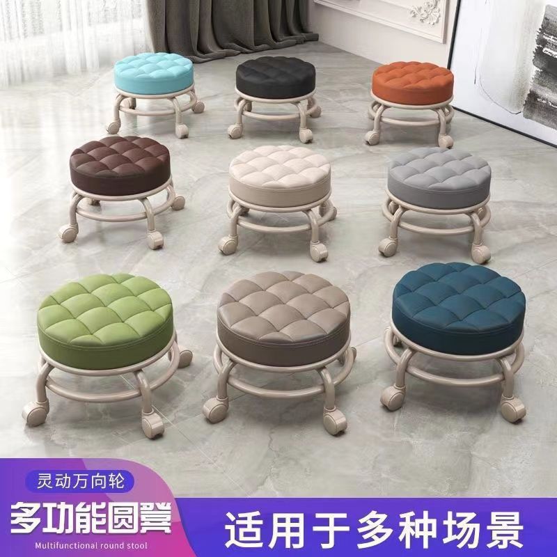 Taburete pequeño con ruedas universales poleas domésticas taburete bajo con ruedas taburete redondo pequeño taburete de sofá silla pequeña respaldo de plástico Application Scenario