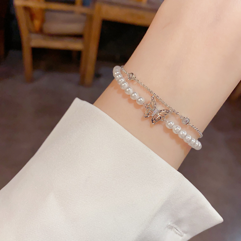 French light luxury gentle and versatile double-layer pearl chain butterfly bracelet, women's personalized light luxury design sense jewelry wholesale Application Scenario