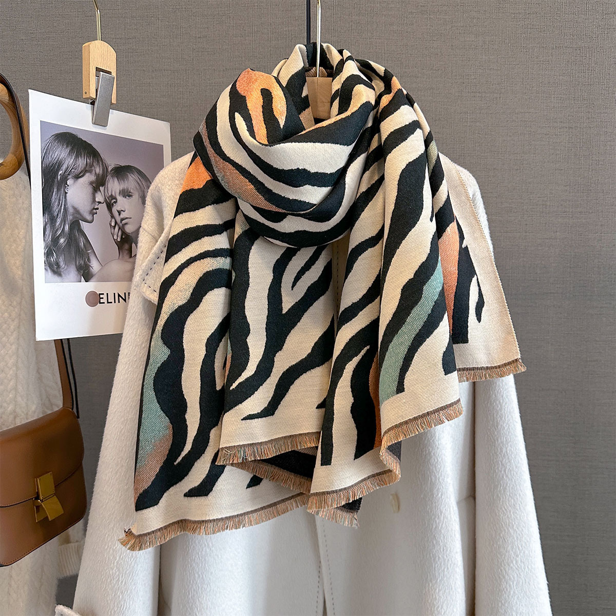 Irregular striped scarves for women, Japanese and Korean faux cashmere color contrast autumn and winter warm scarves, high appearance level and elegant shawl wholesale details Picture