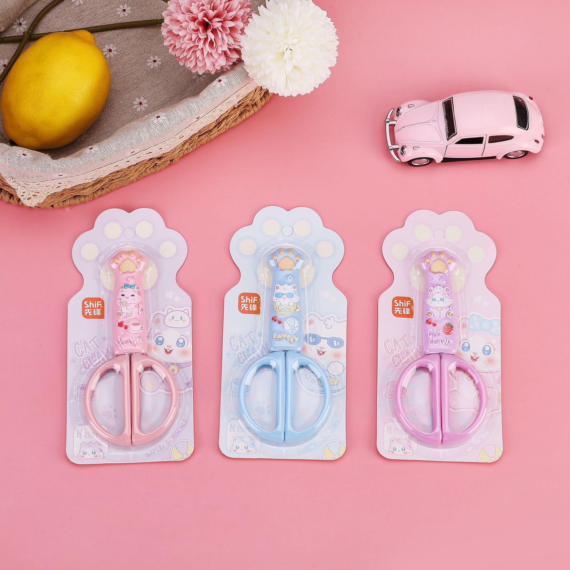 Pioneer 1516 Cat Paw Children's Scissors, cute and creative student scissors with protective case, student scissors for office stationery Application Scenario