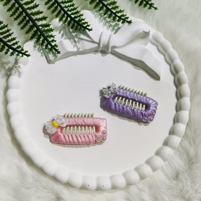 New pet hair clips, handcrafted pet hair accessories, fashionable dog and cat hair clips, headwear, pet accessories details Picture
