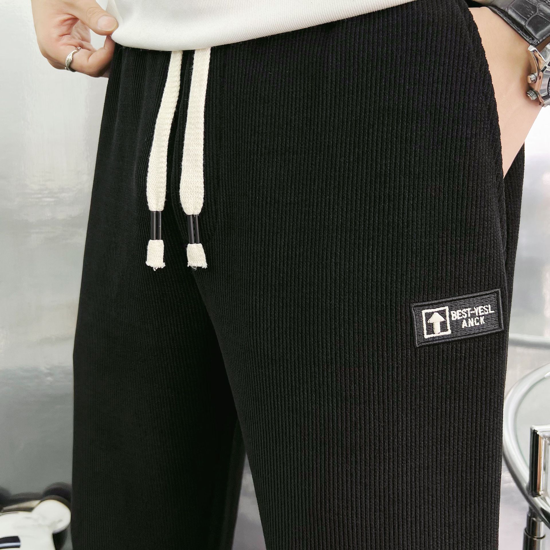 The new thickened men's loose sportswear and casual pants for the 2025 autumn and winter season are trendy, thickened and warm Specification image