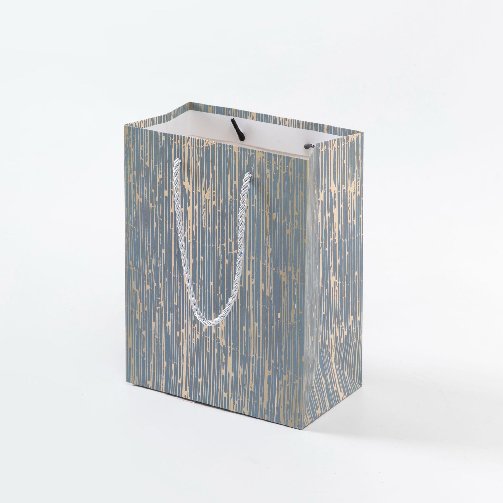 In-stock simple and high-end, colorful hand-held bags, silver-embossed gift packaging bags, clothing gift hand-held paper bags, wholesale paper bags, gift bags Specification image