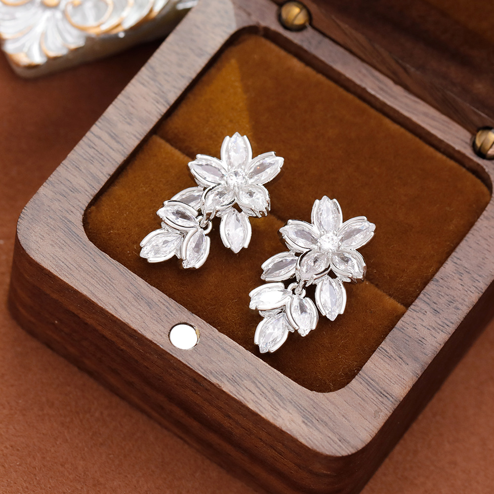 Hyacinth moda temperamento luz extravagancia brillo zirconita flor pendientes pendientes mujer 2025 tik yin boom premium orejeras únicas