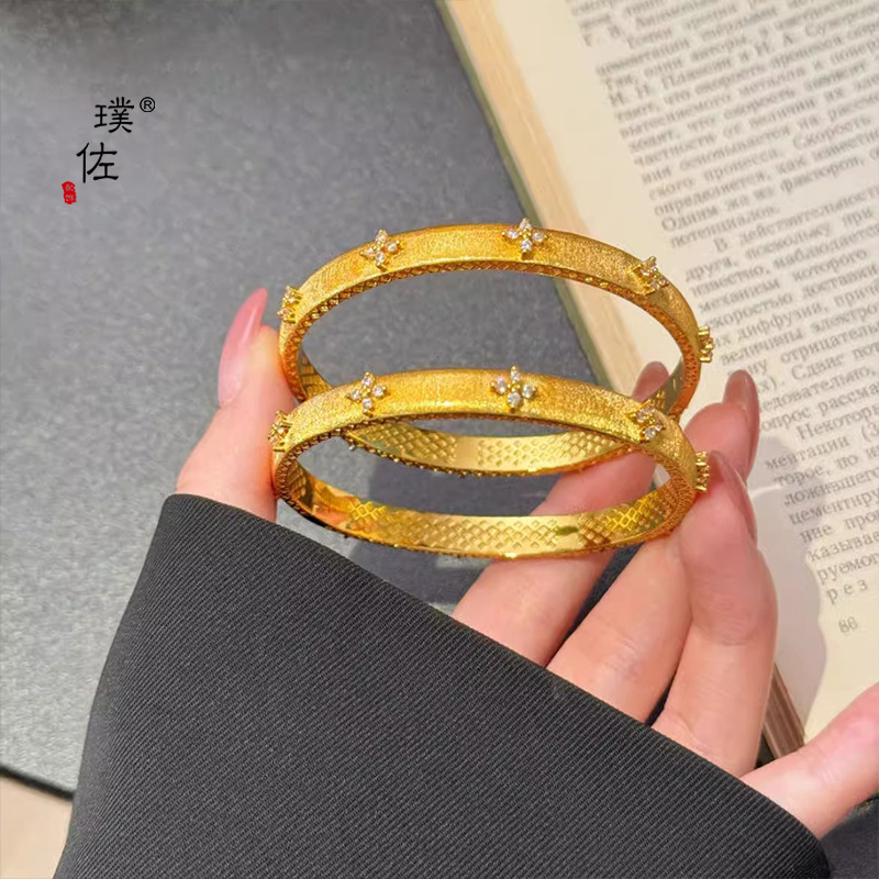 璞佐金店同款沙金点钻四叶花拉丝卡扣手镯女轻奢高级感复古手镯