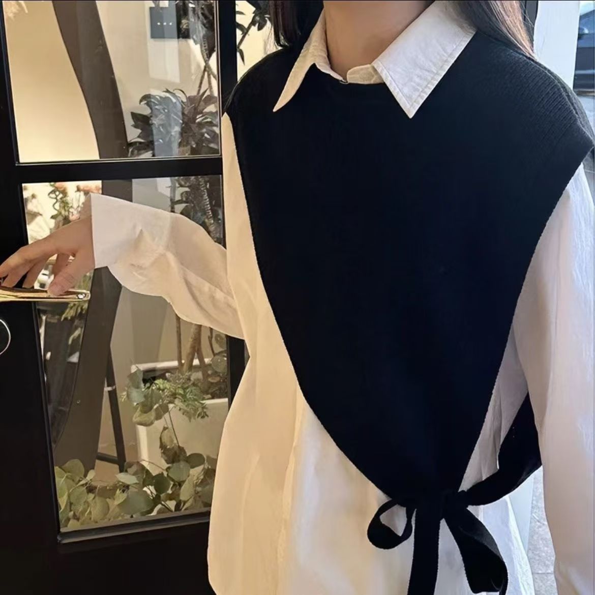 一件代发2025春夏新款披肩针织外搭小坎肩韩版设计感三角马甲女叠穿搭配黑地摊批发