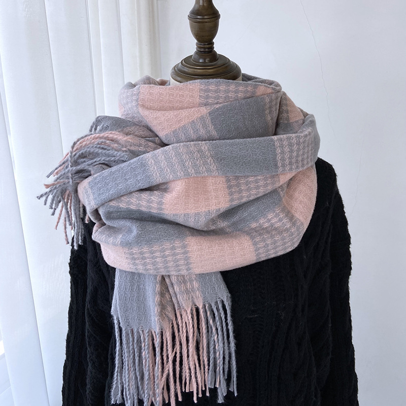 A new style of faux cashmere tassel scarf for women's autumn and winter 2024, a versatile and warm thick checkered shawl for Korean students, available for wholesale at street stalls Specification image