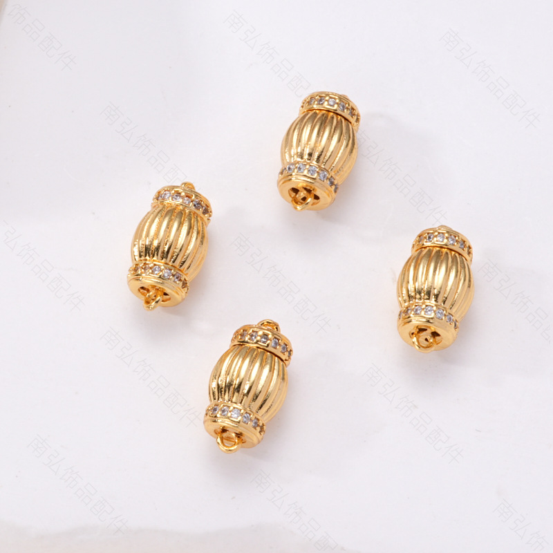 Pearl necklace buckle, twist buckle, lantern buckle, connection end buckle, bracelet connection buckle, threaded twist buckle, diy accessories Application Scenario