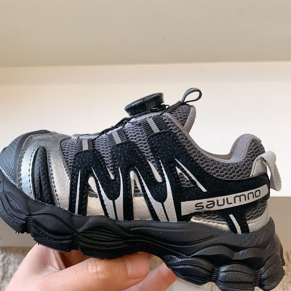 Rotary shoes, autumn and winter children's shoes, children's sports shoes, girls' dad shoes, boys' fleece double cotton baby shoes Specification image