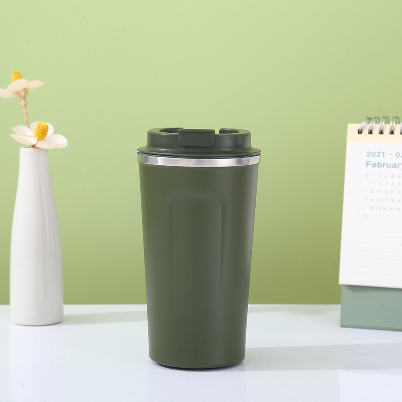 Colorful stainless steel large-capacity car titanium metal insulated water cup, portable insulated cup for automobiles Application Scenario
