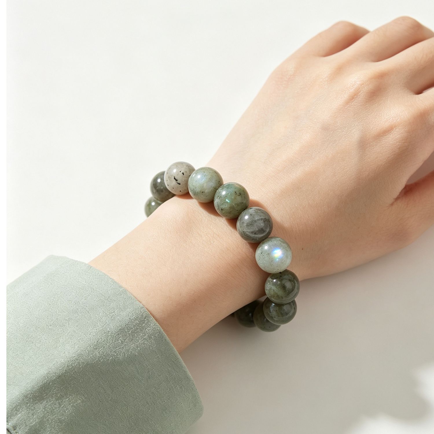 Natural gris luna luz delatopita mano cadena de cristal de cristal de cristal fresco pulsera de círculo único nuevo estilo chino accesorios al por mayor una generación Specification image