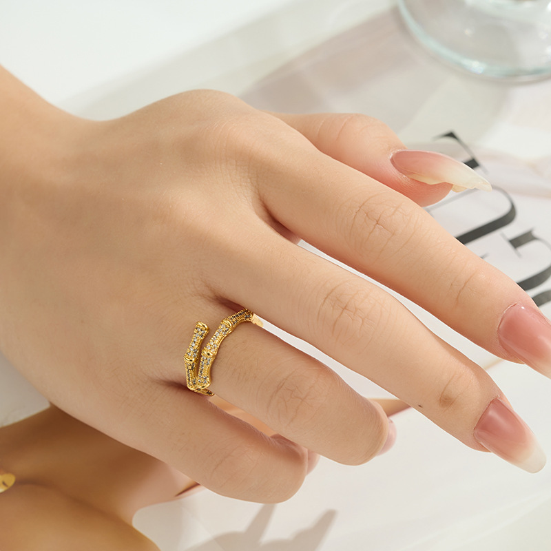 A light luxury double-layer overlapping bamboo-joint open ring with a high-end feel. It is made of copper alloy, set with zircon, and electroplated with real gold for adjustment details Picture