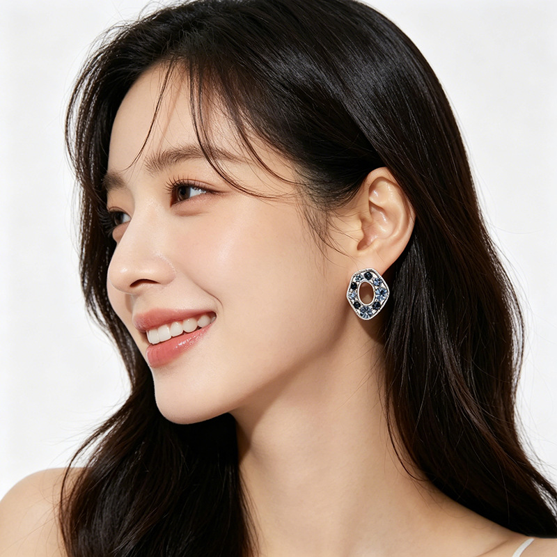 Exquisite, niche, elegant and high-end, cold style earrings for women, petite, simple and fashionable, irregular row diamond stud earrings details Picture