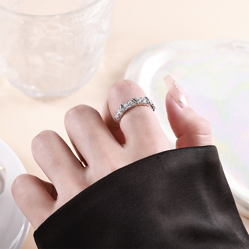 卓恒甄选韩国东大门轻奢素圈耳饰品S925纯银爆闪交叉满圈莫桑石戒指指环