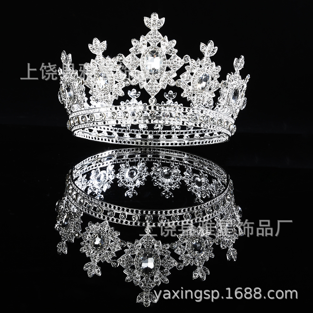 الحجاب الرئيسي للعروس المزينة بالحفر الذهبي، والرأس المميز باللون البلوري Specification image