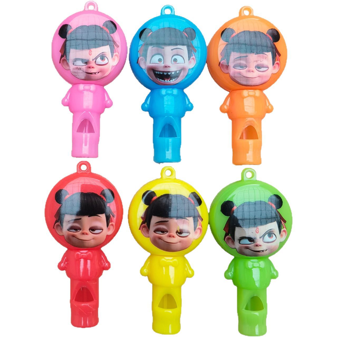 发光哨子玩具卡通钥匙扣包包挂饰幼儿园礼品玩具口哨白底实物图