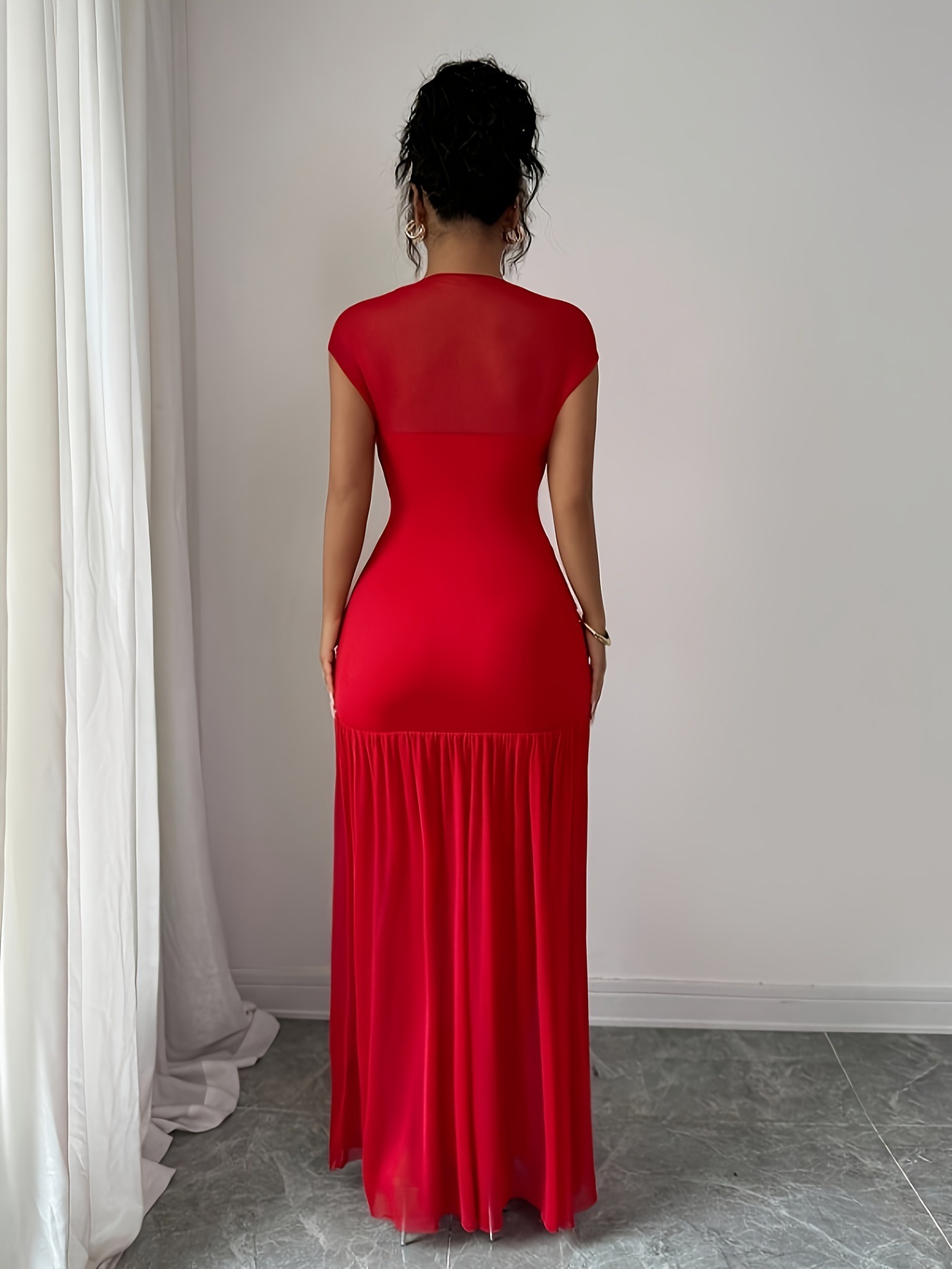 A new fashionable and elegant red boat-neck sleeveless, sexy, cut-out mesh pleated, waist-cinching long dress for ladies details Picture